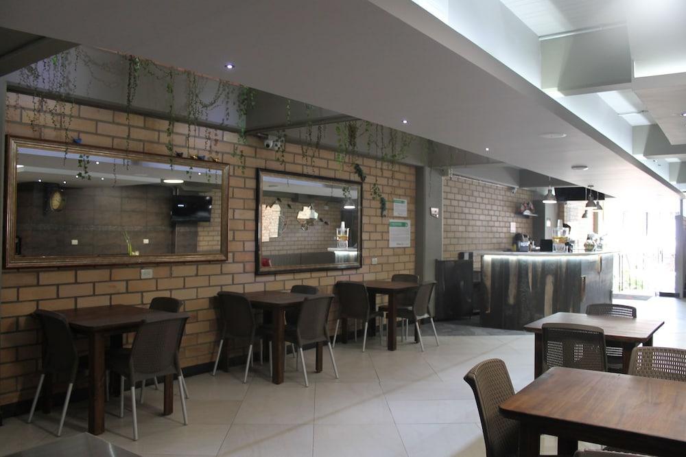 Hotel Provenza Garden Меделин Екстериор снимка