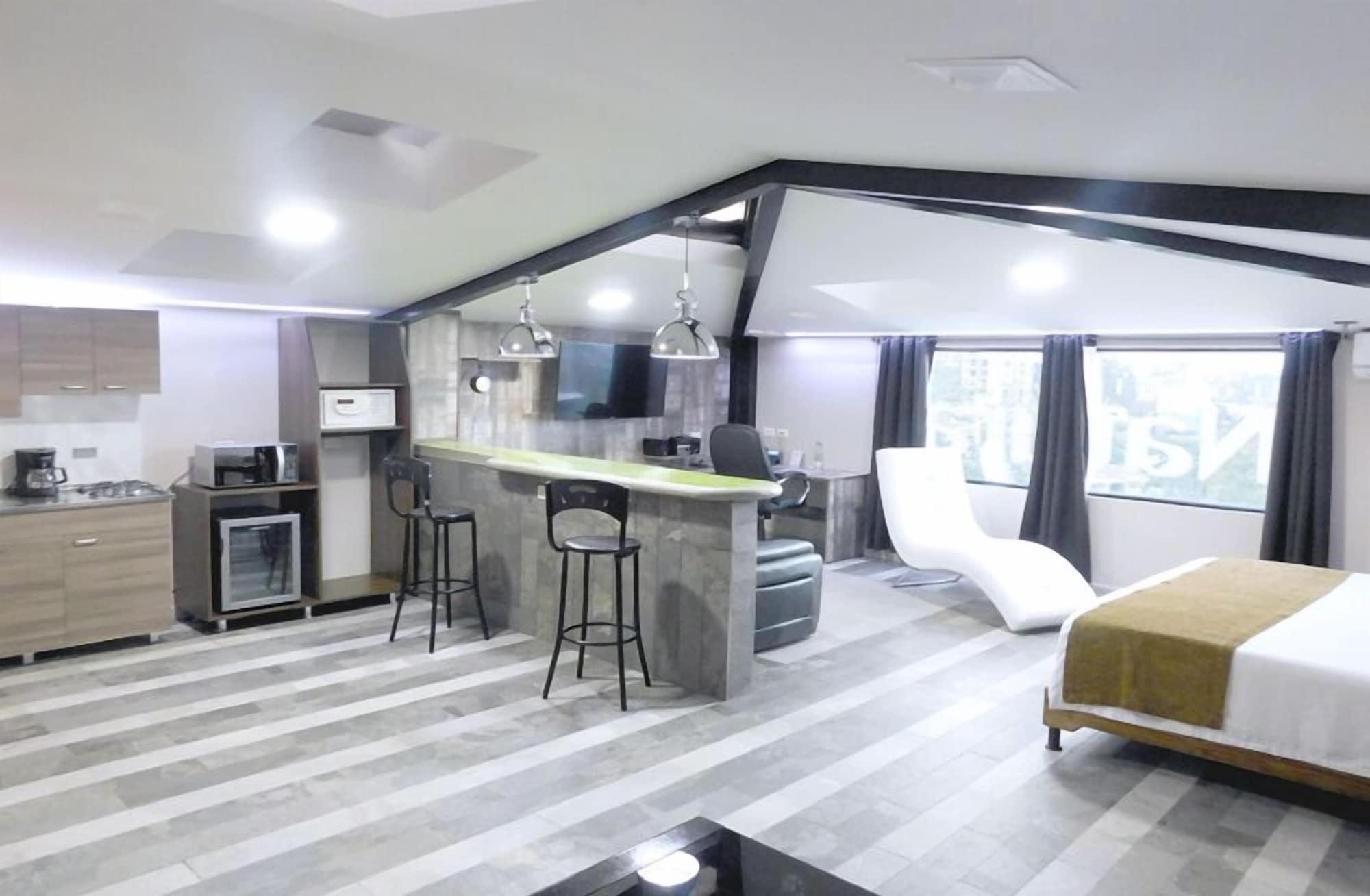 Hotel Provenza Garden Меделин Екстериор снимка