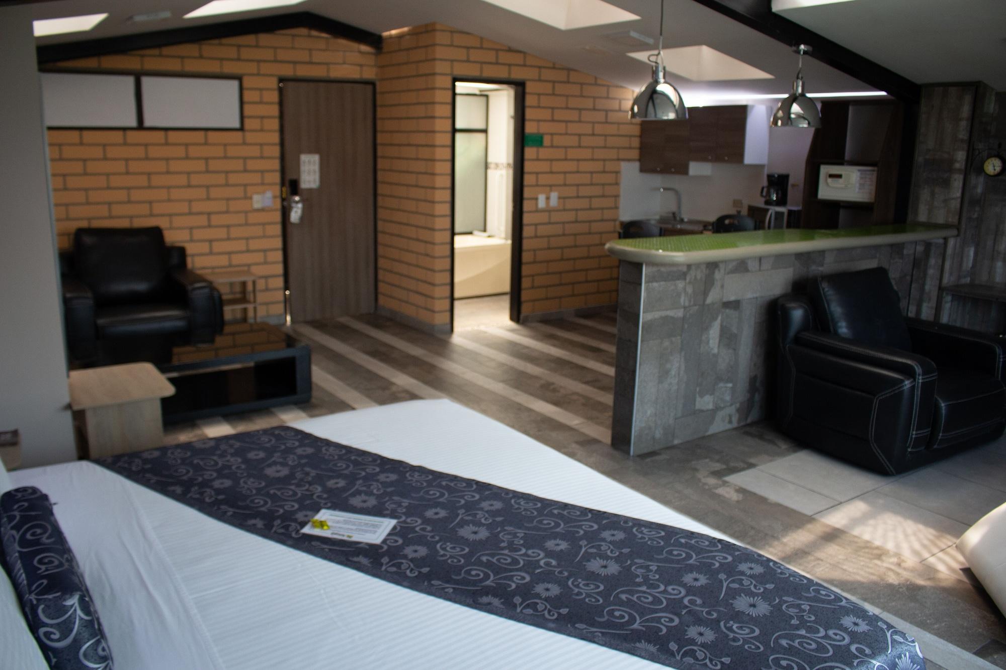 Hotel Provenza Garden Меделин Екстериор снимка