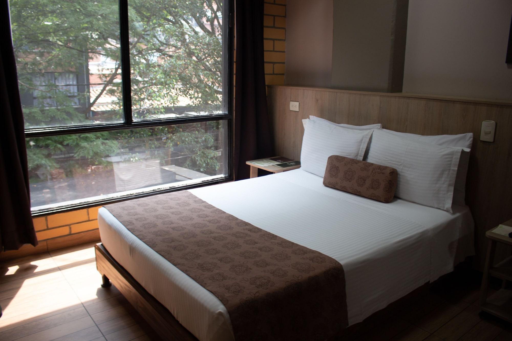 Hotel Provenza Garden Меделин Екстериор снимка