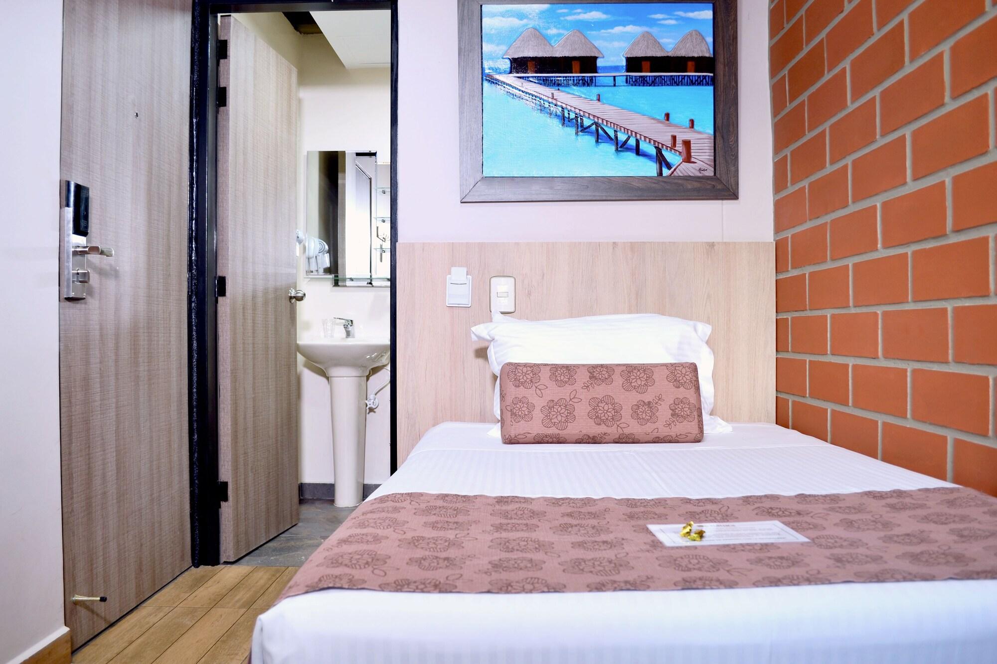 Hotel Provenza Garden Меделин Екстериор снимка