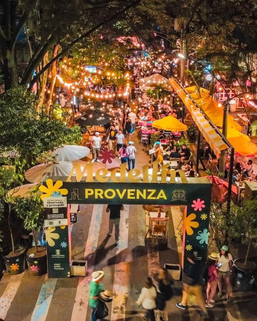 Hotel Provenza Garden Меделин Екстериор снимка