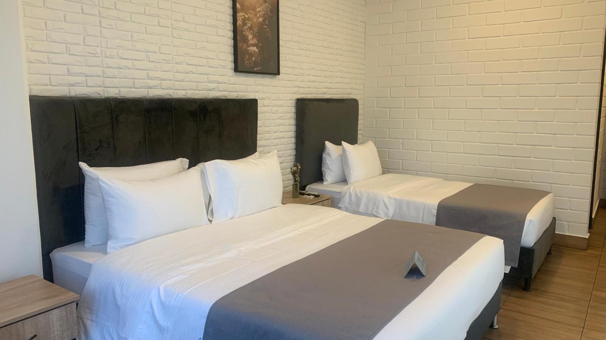 Hotel Provenza Garden Меделин Екстериор снимка