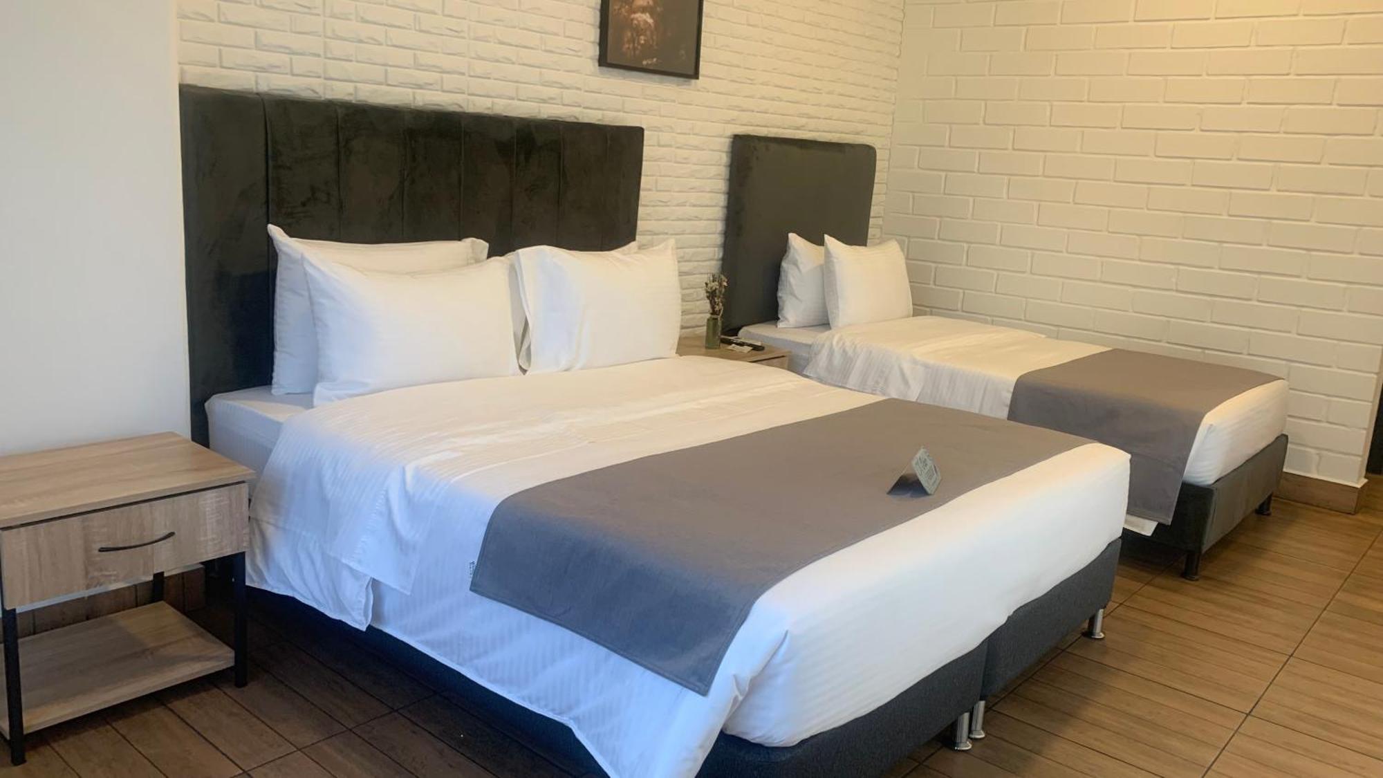 Hotel Provenza Garden Меделин Екстериор снимка