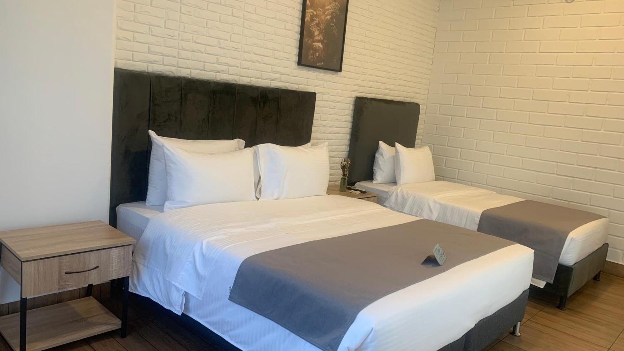 Hotel Provenza Garden Меделин Екстериор снимка