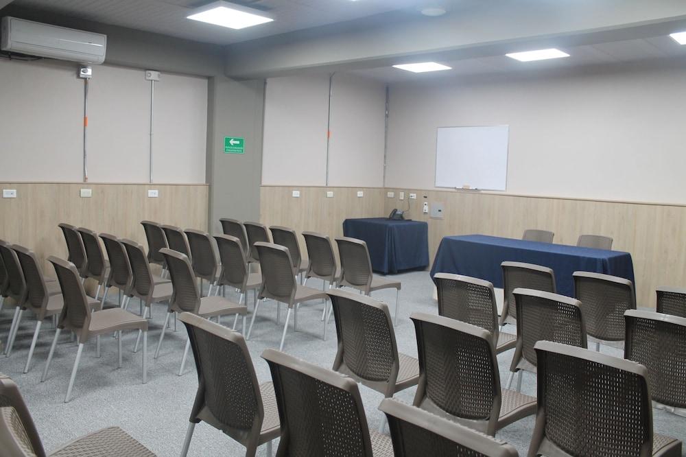 Hotel Provenza Garden Меделин Екстериор снимка